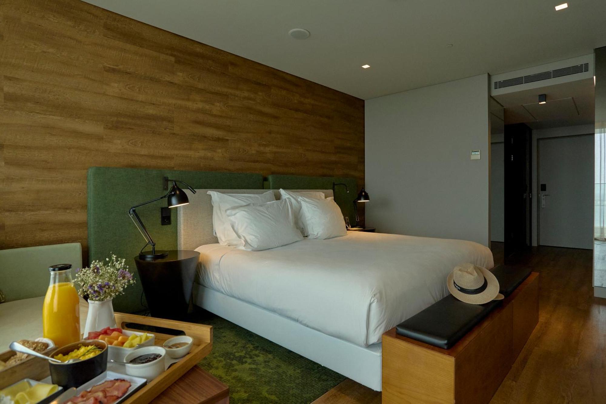 Octant Ponta Delgada Hotell Exteriör bild A room at the hotel
